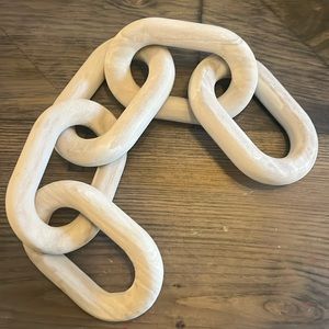 Whitewashed Wood Chainlink Decoration
